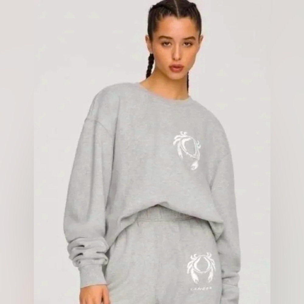 Good American Oversized Gray Cancer Astrology Sign Sweatshirt